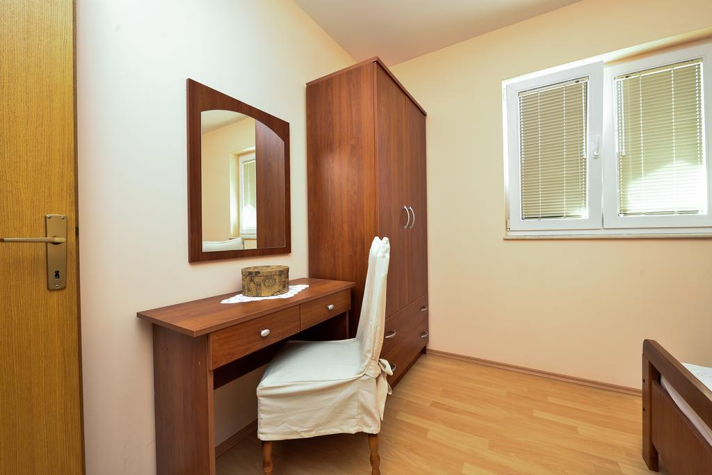 Apartments Mate Turanj Exterior photo
