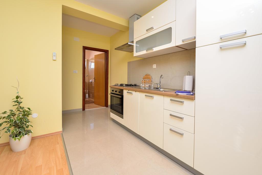Apartments Mate Turanj Exterior photo