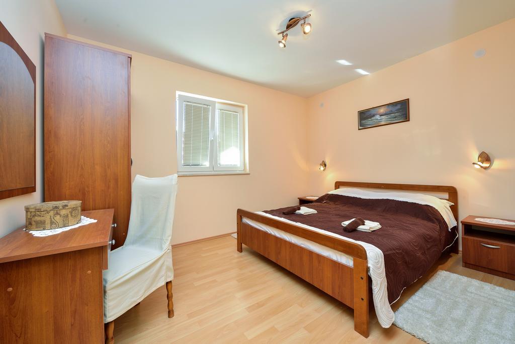 Apartments Mate Turanj Exterior photo