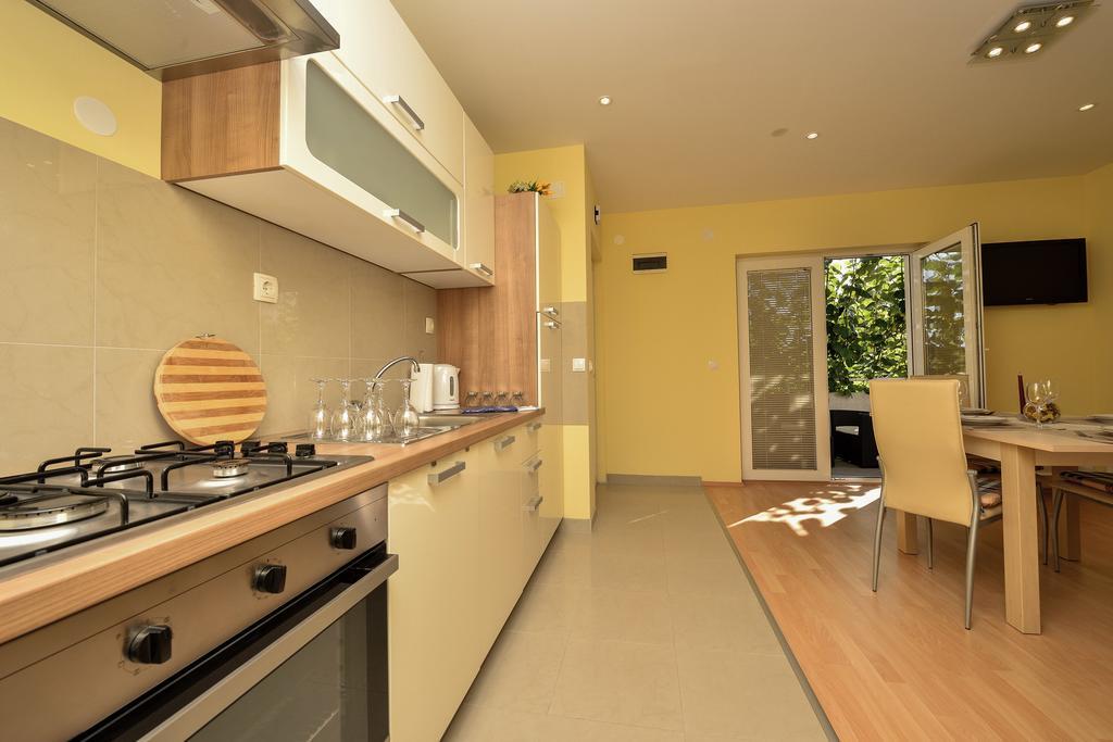 Apartments Mate Turanj Exterior photo