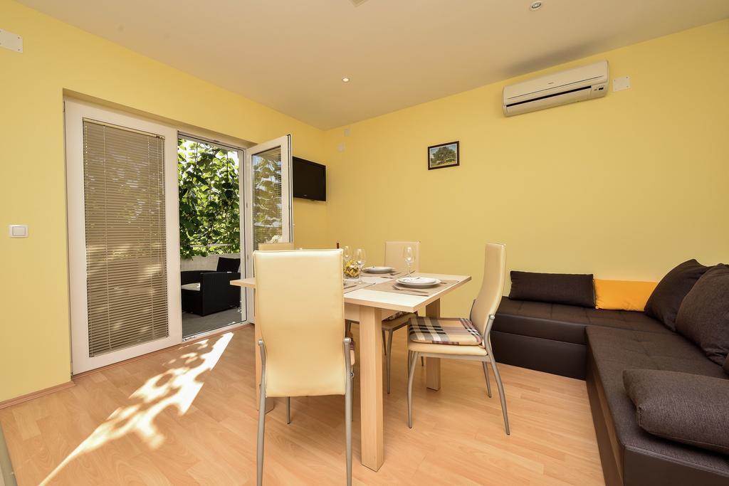 Apartments Mate Turanj Exterior photo