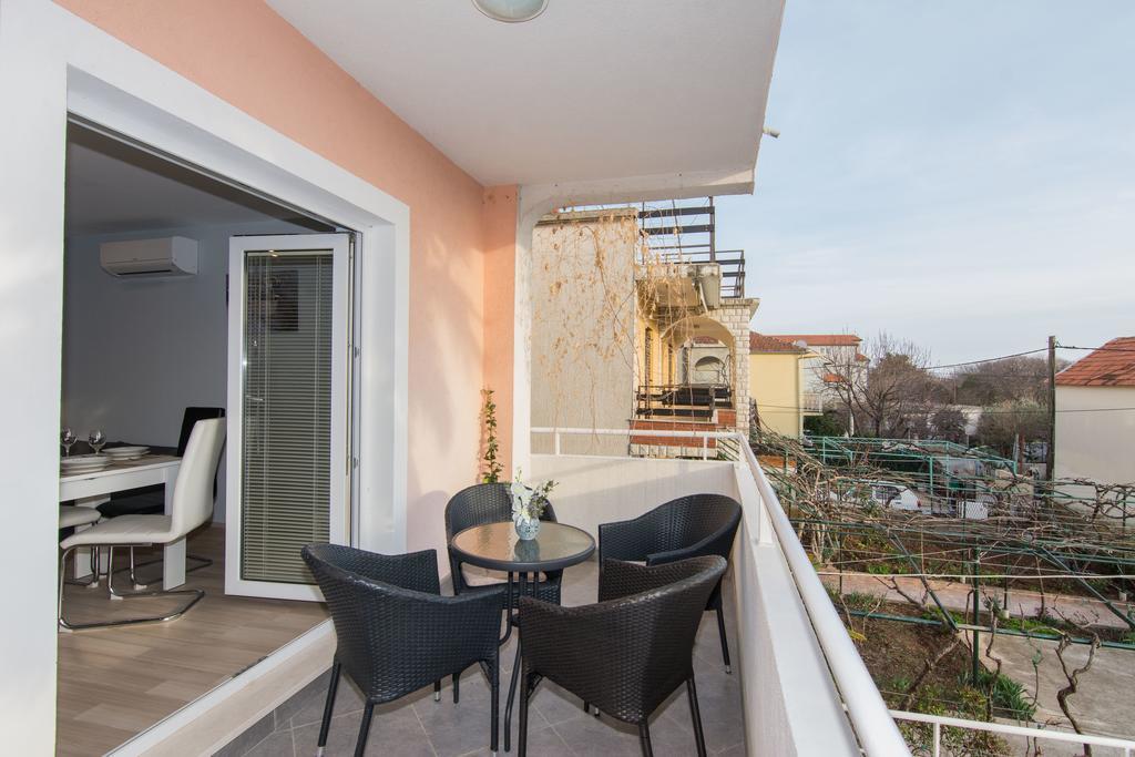 Apartments Mate Turanj Exterior photo