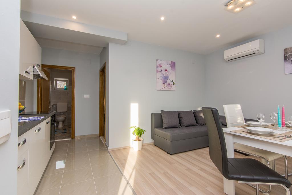 Apartments Mate Turanj Exterior photo